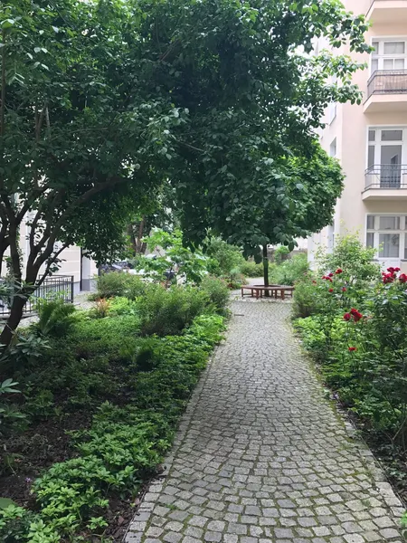 Modernisiertes Wohnen: 2-Zimmer-Apartment in Berlin-Wilmersdorf / ENG SPEAKING — photo 1